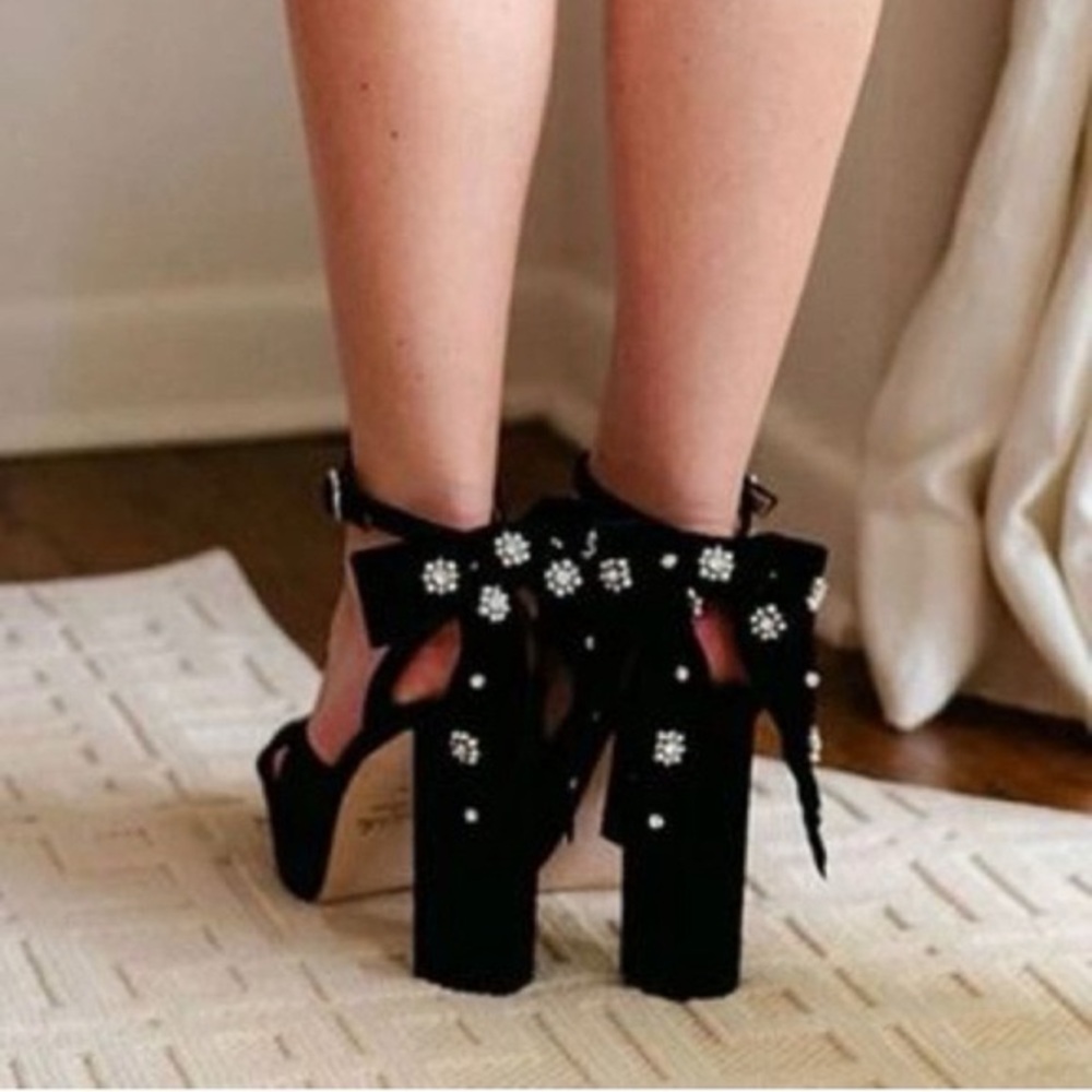 Nicola Bathie x Antonio Melani “Lila” Black Velvet platform heels Size 7